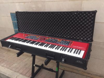 ארגז מושחר לאורגן פתוח