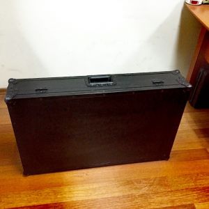 ארגז מושחר סגור